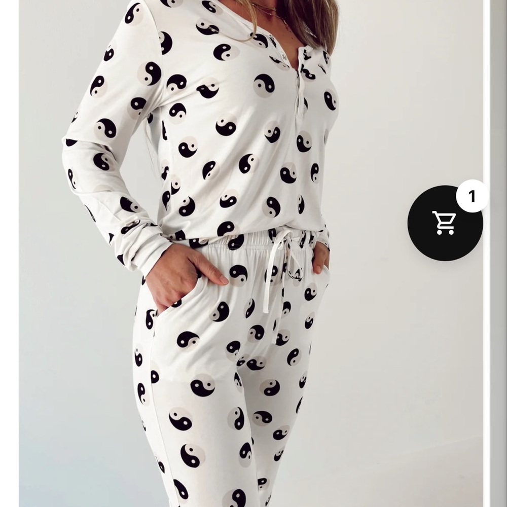 Forever French women’s  Yin Yang Print Long Sleeve Lounge Set - White & Black